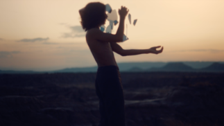 Bleu Désert Bijoute Production The Handing Moon paysage