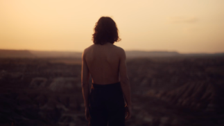 Bleu Désert_Bijoute Production_The_Handing_Moon