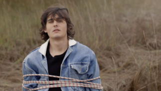 Margot de Kerangat Bijoute Production délivre moi le comédien est ligoté à la chaise