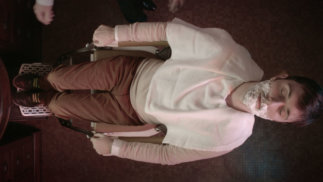 Clément Deneux Bijoute Production chaise de barber avec un client